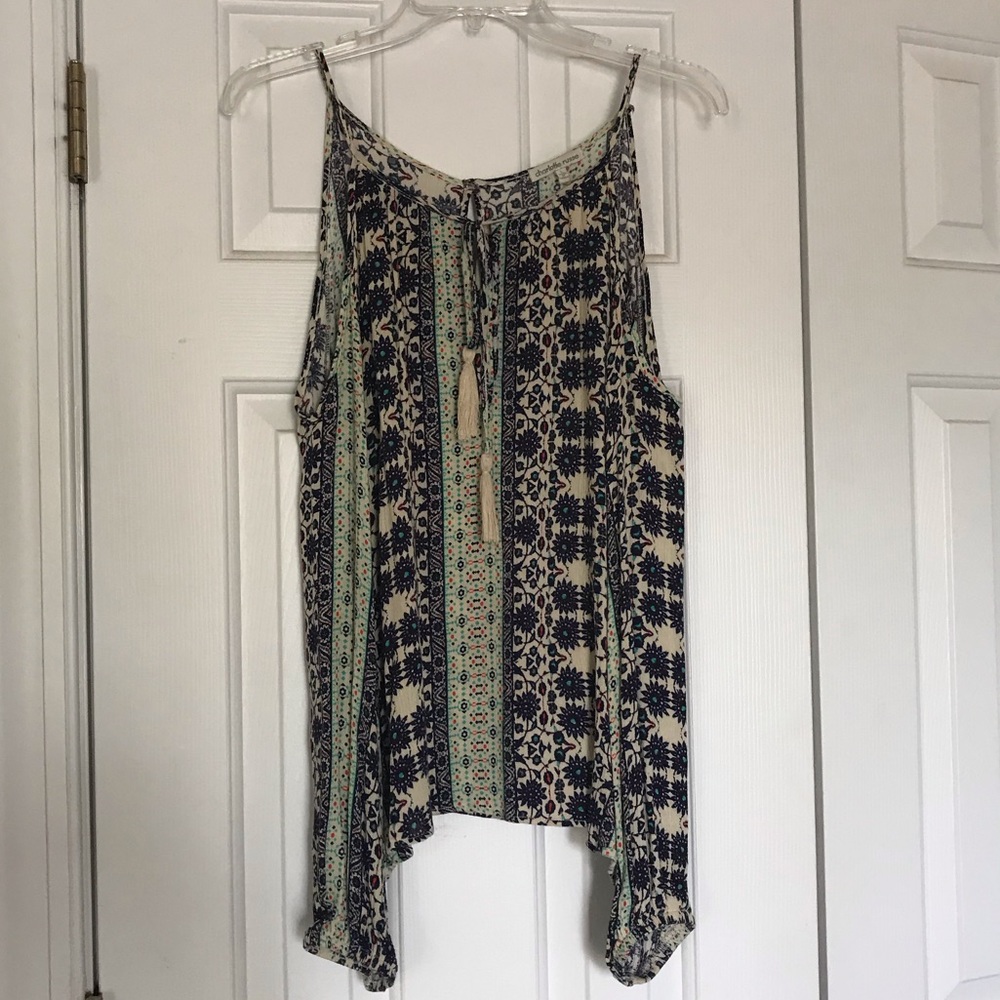 Cutout shoulder top